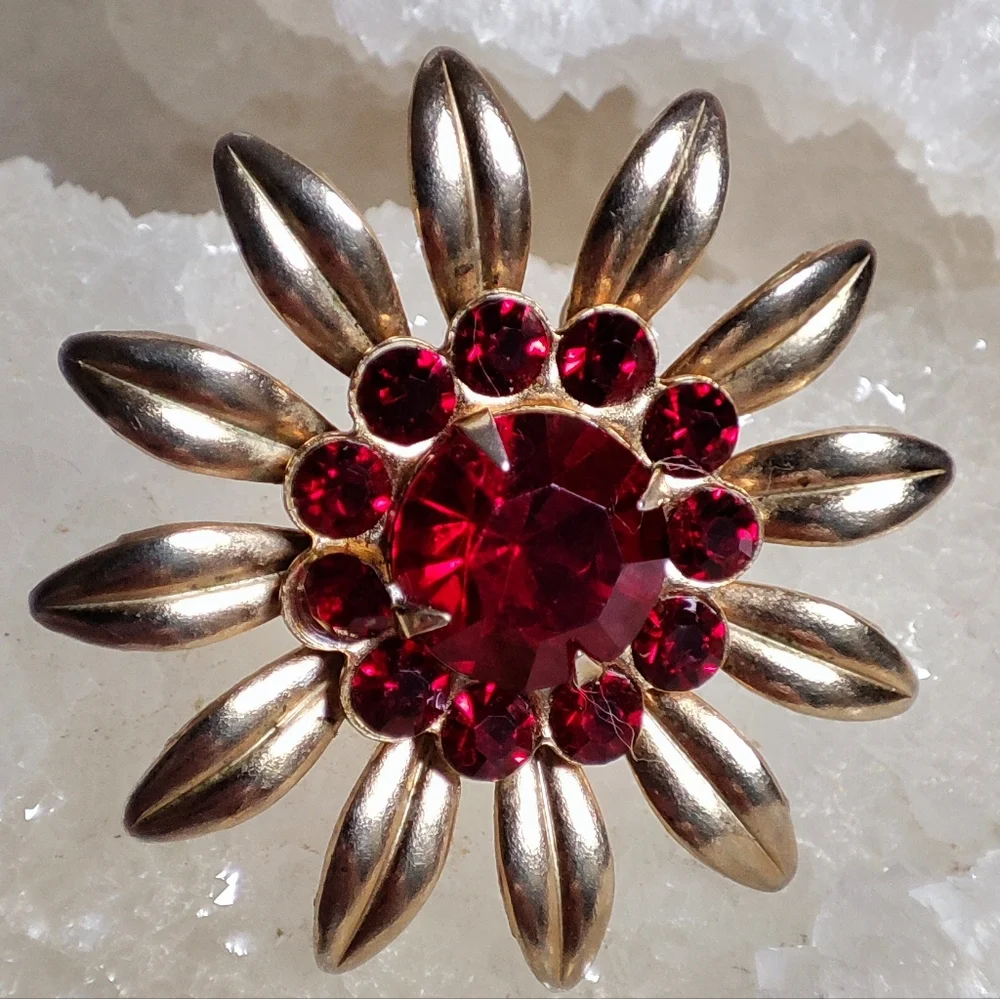 Dark Deep Red Prong Set Faceted Brooch Gold Tone Vintage Flower Pin